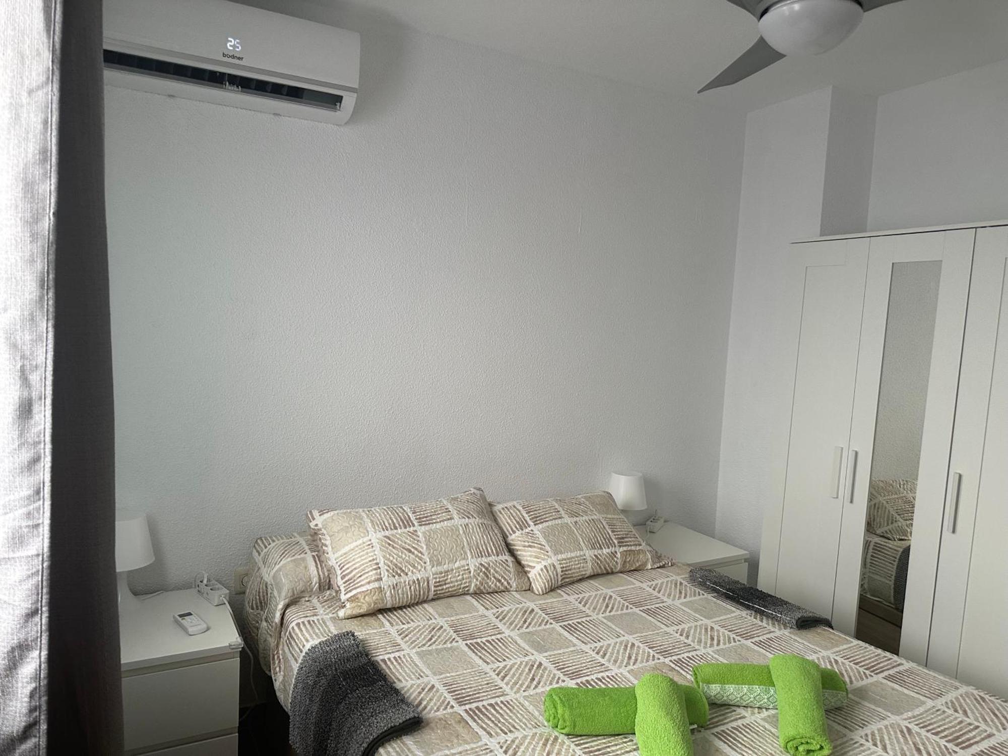 Almeria Centro Habitacion Privada En Apartamento Compartido Exterior photo